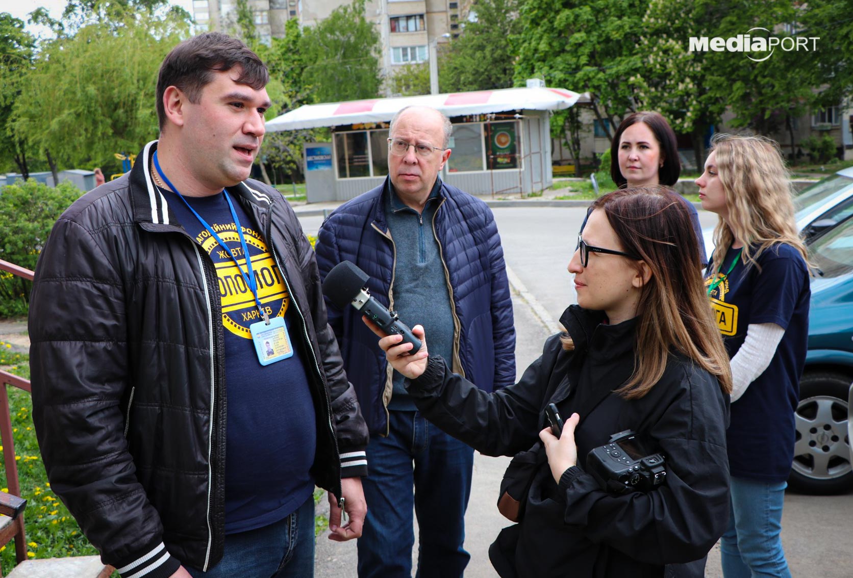 Віталій Багричев (ліворуч) розповідає про співпрацю з Харківським обласним центром зайнятості