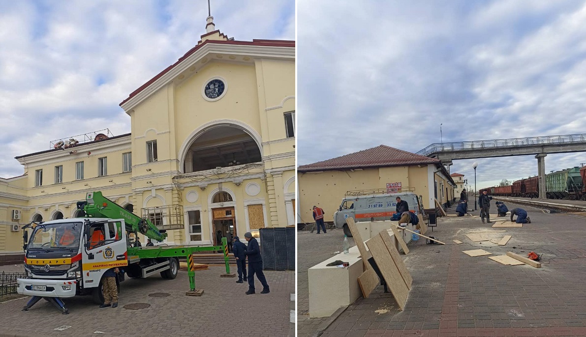 Залізничники відновлюють вокзал у Херсоні після обстрілу. Фото «Укрзалізниці»