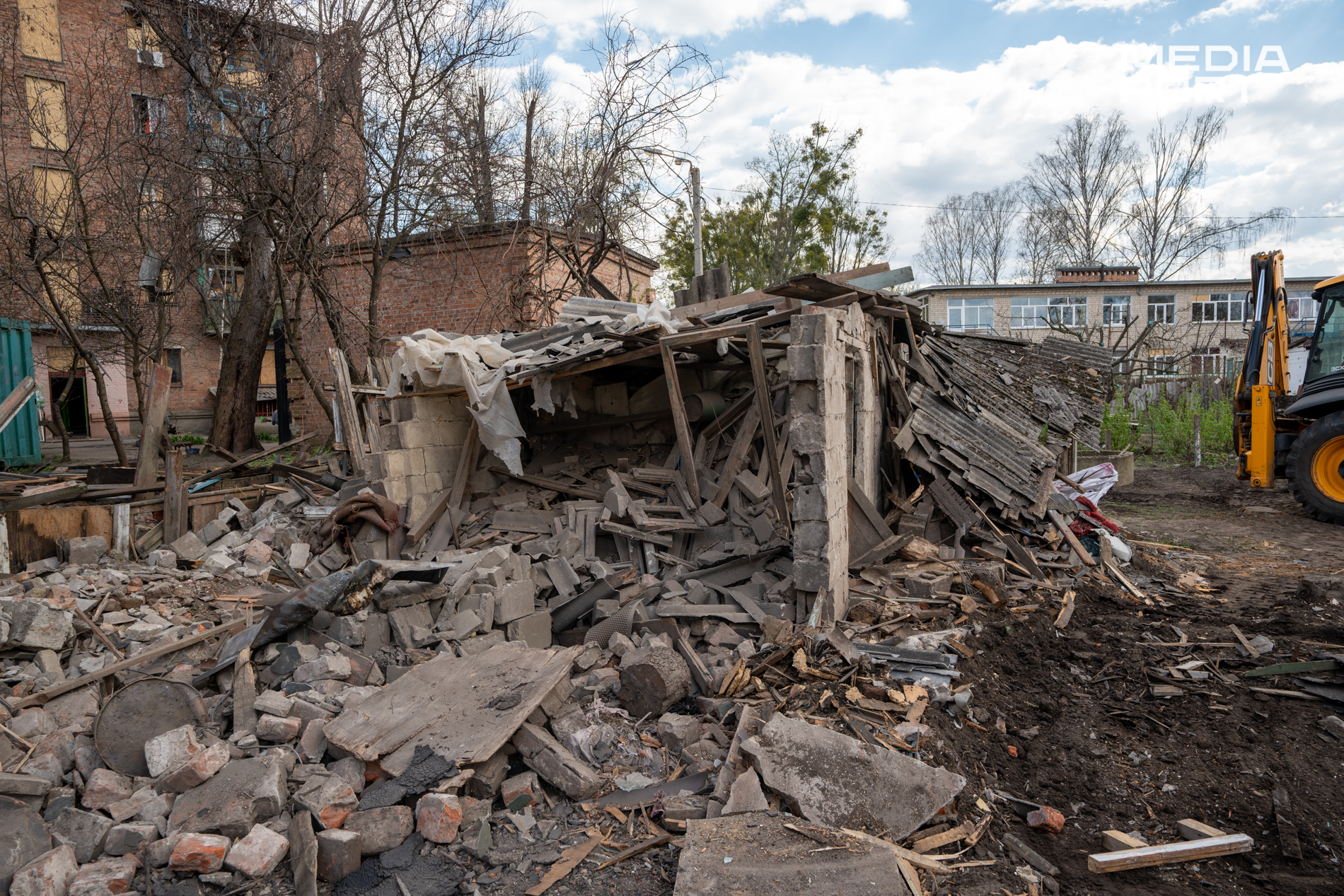 У дворі Валентини зруйновано сарай, в будинку обвалилася веранда