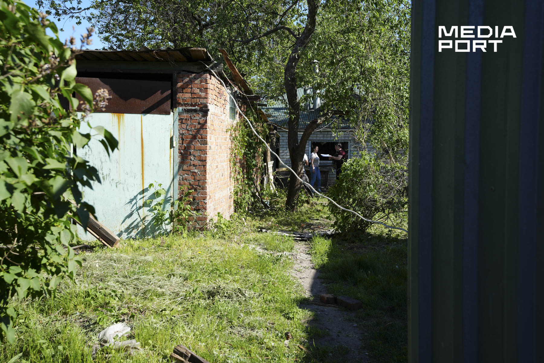 Серед пошкоджених будинків — дім сусідки Сергія Софії, під час повномасштабної війни там жили її друзі. У момент удару вдома їх не було