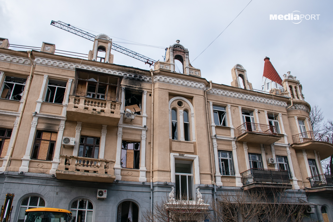 Є пошкодження у будинках на сусідній Чернишевській — зокрема, будинку №25