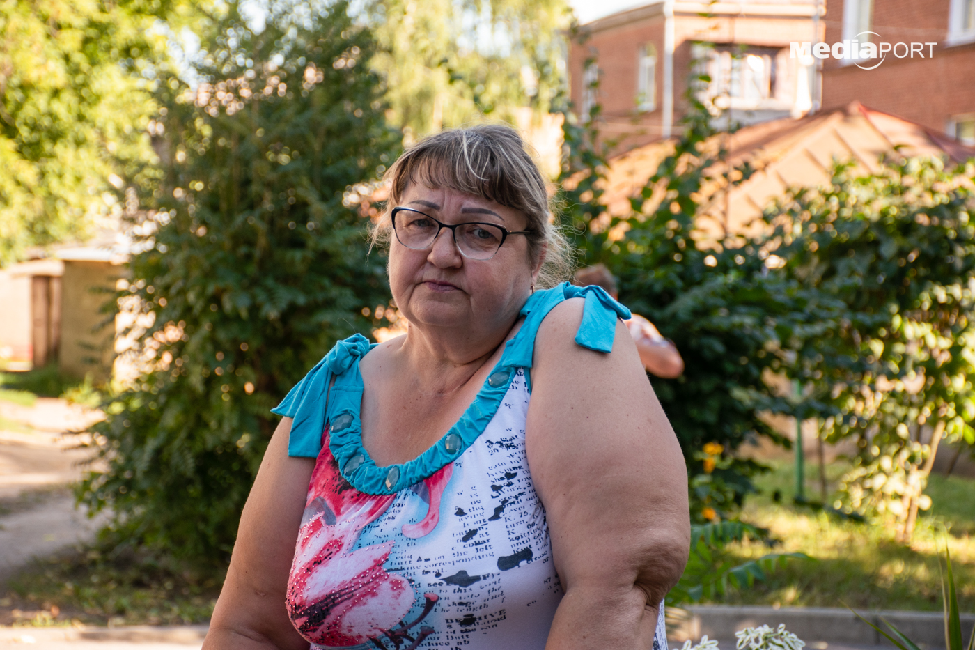 Людмила Шарапова втратила подругу Валентину, яка загинула разом з чотирма родичами. Квартира Людмили та її чоловіка розташована на третьому поверсі у сусідньому з гуртожитком будинку. Подружжя мешкає у знайомих