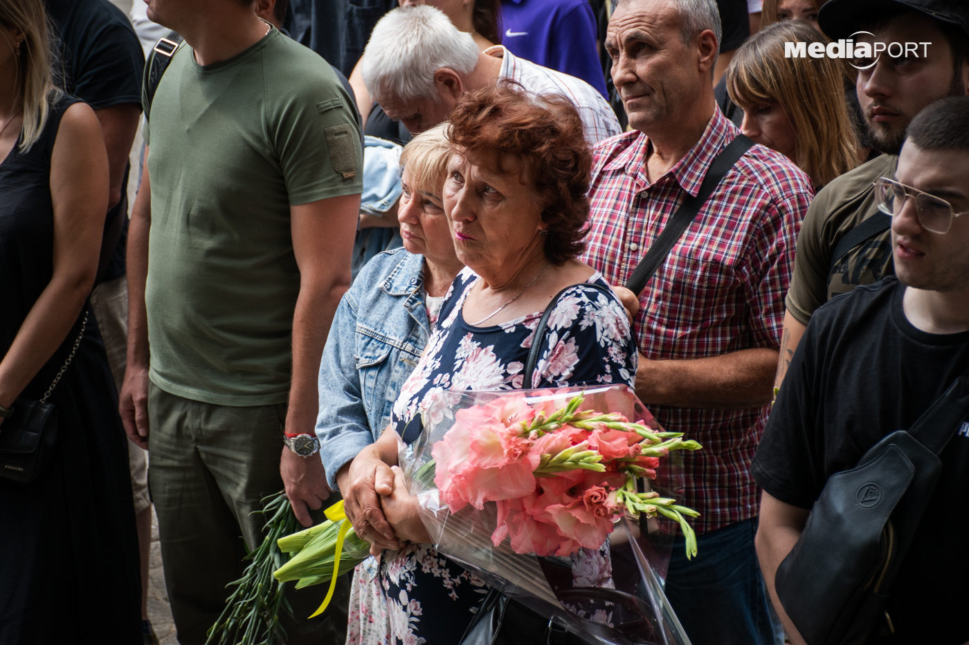 Харків'яни принесли квіти, щоб вшанувати пам'ять захисника