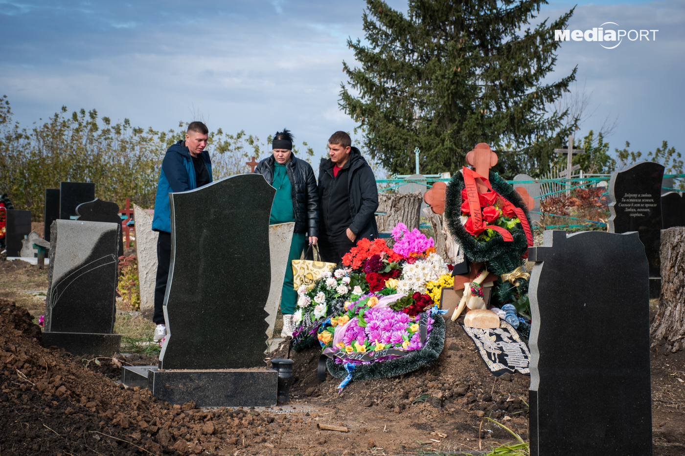 Перших загиблих поховали на третій день після обстрілу, у неділю, 8 жовтня