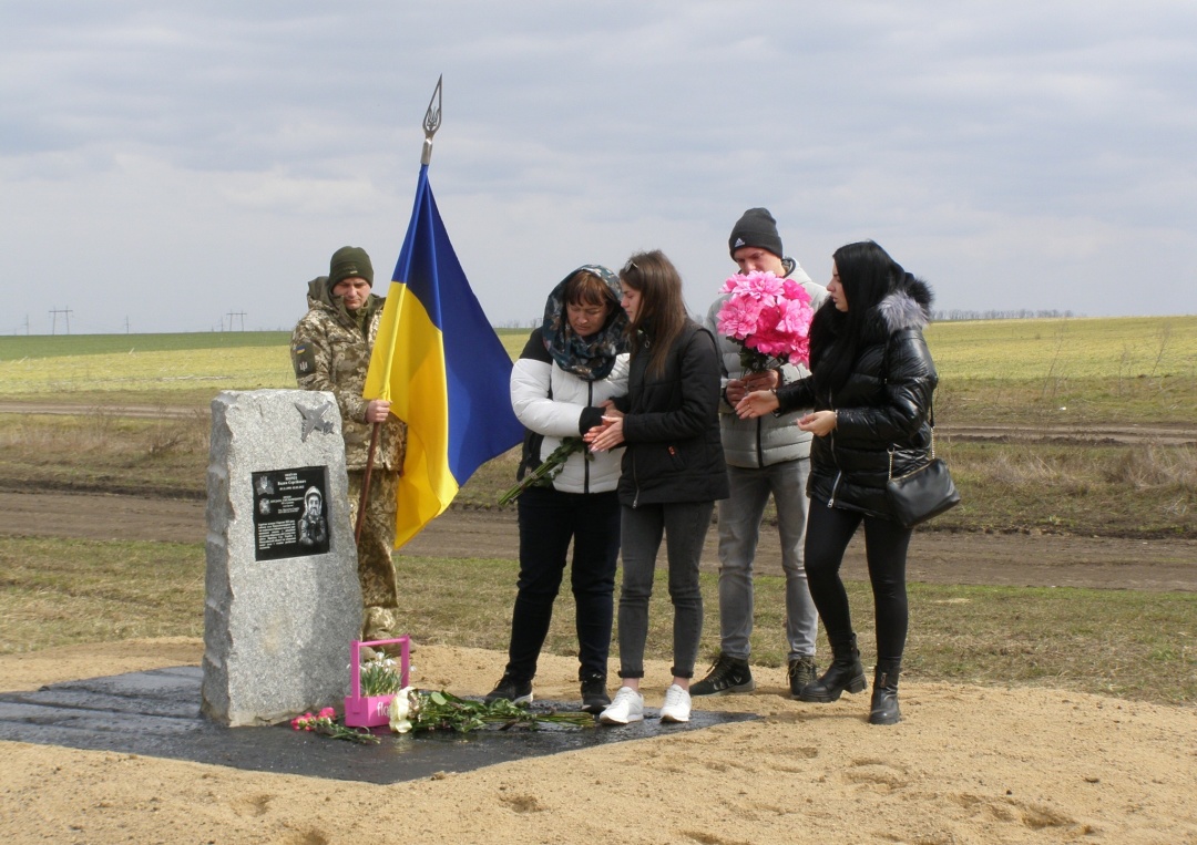 Військова частина встановила памʼятний знак Вадиму Морозу. Фото з сімейного архіву