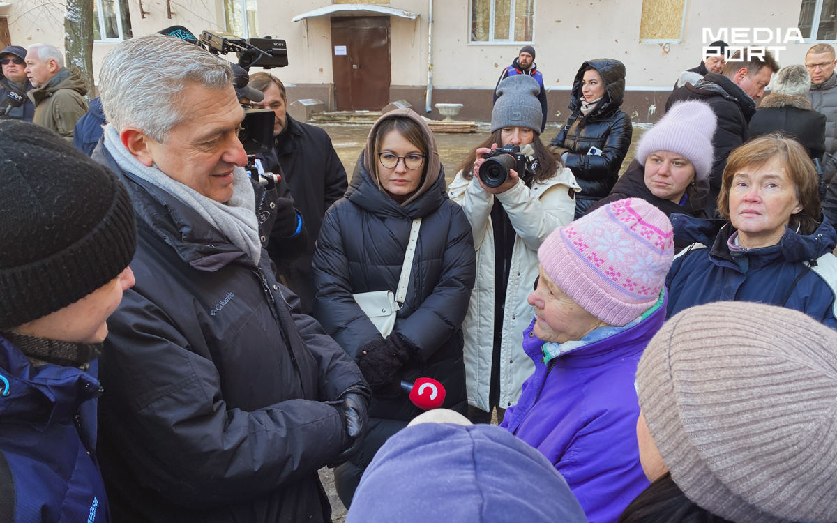 21 січня Філіппо Гранді також відвідав Дніпро, де напередодні новорічних світ російський удар зруйнував торговельний центр та пошкодив пологовий будинок