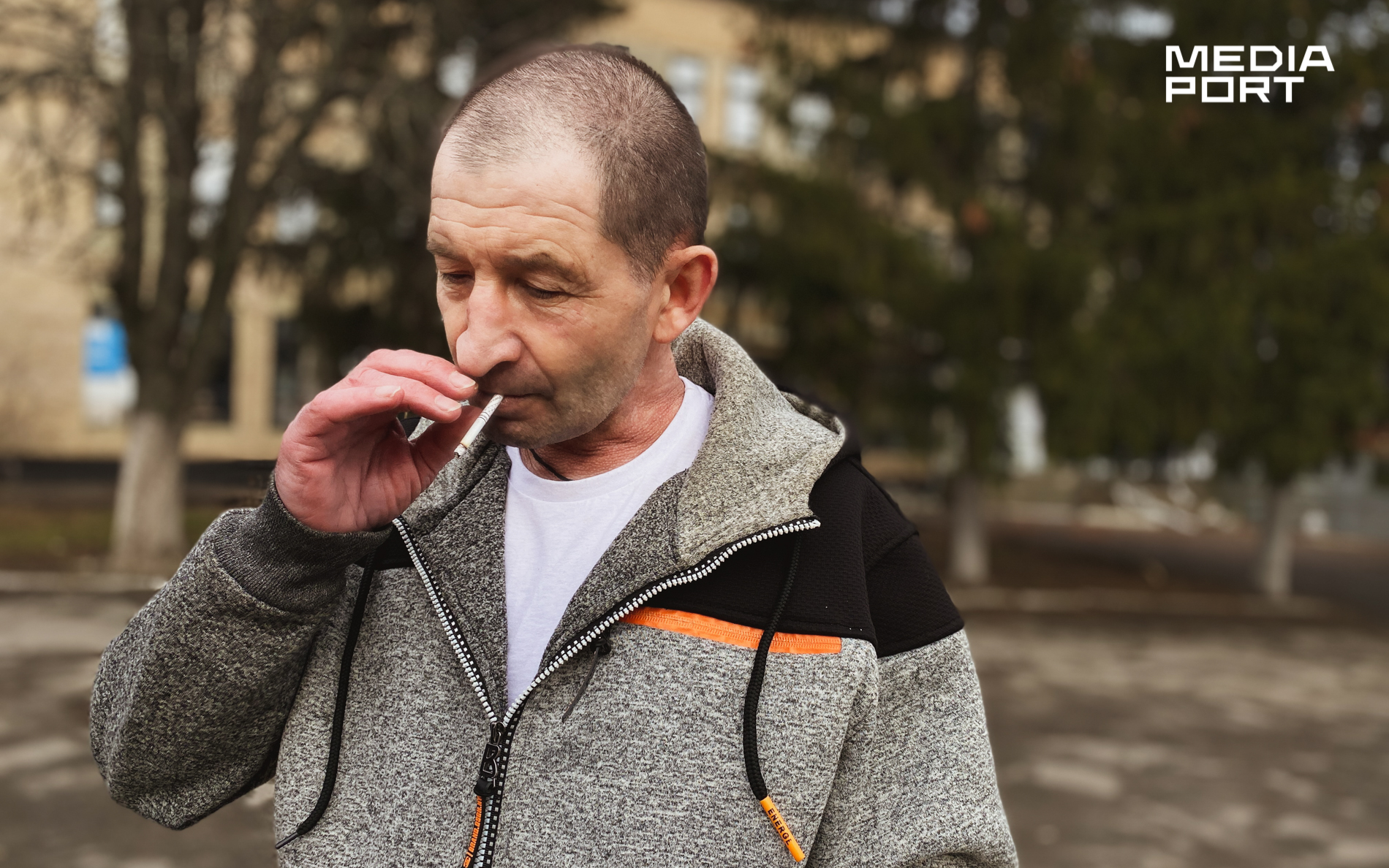 Володимира возили з однієї в’язниці до іншої: Курськ, Нижній Новгород, Смоленськ, В’язьма. Каже, «було жорстко». Полонених змушували вчити російський гімн, якщо ні — били, залишали без їжі