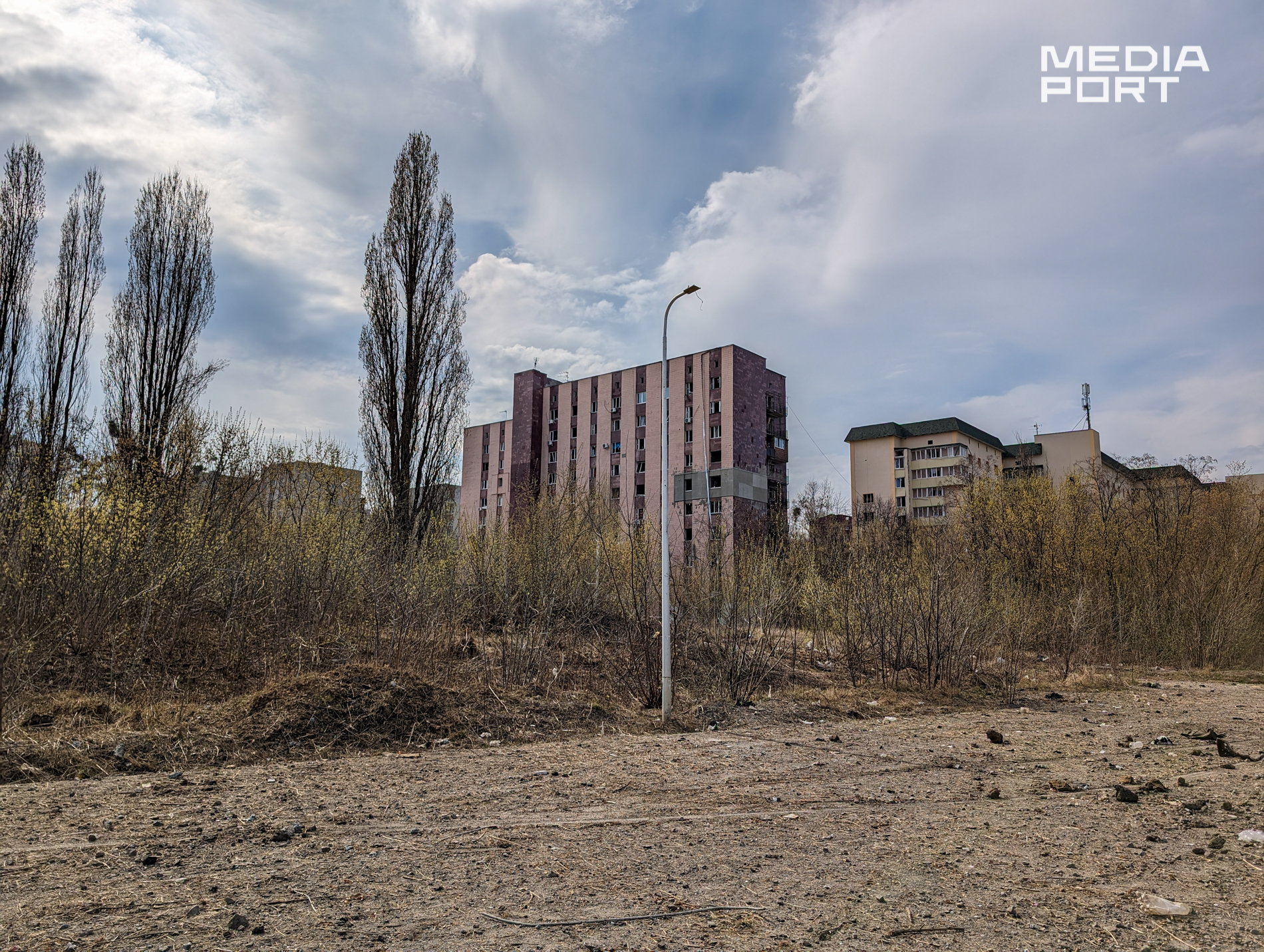 Біля епіцентру вибухів — житловий масив: гуртожитки, будинки