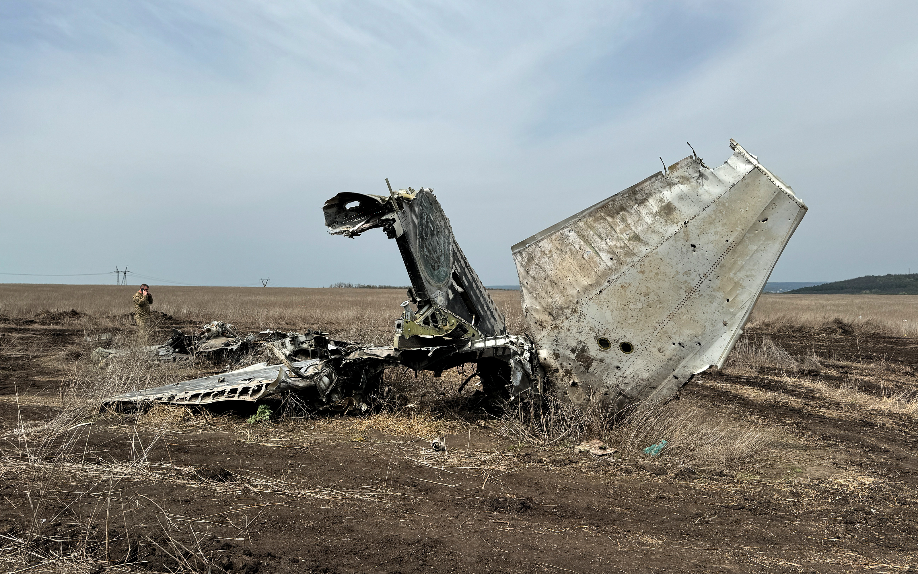 В'ячеслав та його побратими вирішили дізнатися про долю екіпажа. Військові встановили, що цей літак 22 березня 2022 року збили росіяни