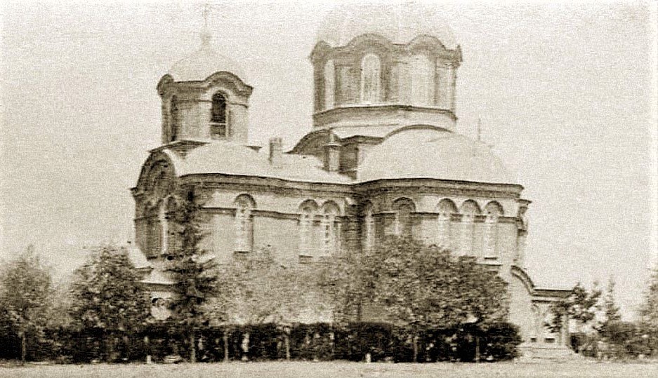 Церкву св. Кирила і Мефодія розібрали у 1934-му. Стояла з лівого боку нинішнього Московського проспекту, коли рухатися від «Турбоатома» до центру міста