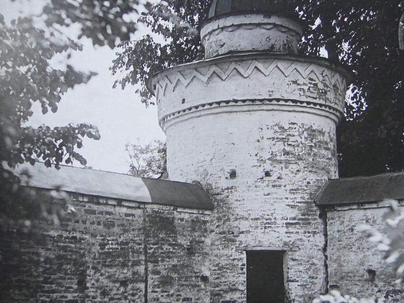 Кутова вежа монастиря. Фото з колекції Стефана Таранушенка. 1922 рік