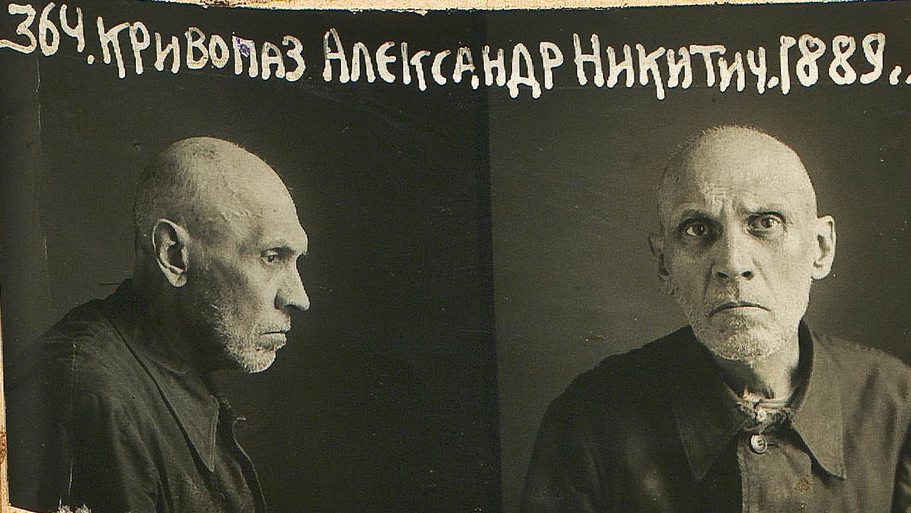 Тюремне фото громадянина Кривомаза Олександра Микитовича. 1943 р