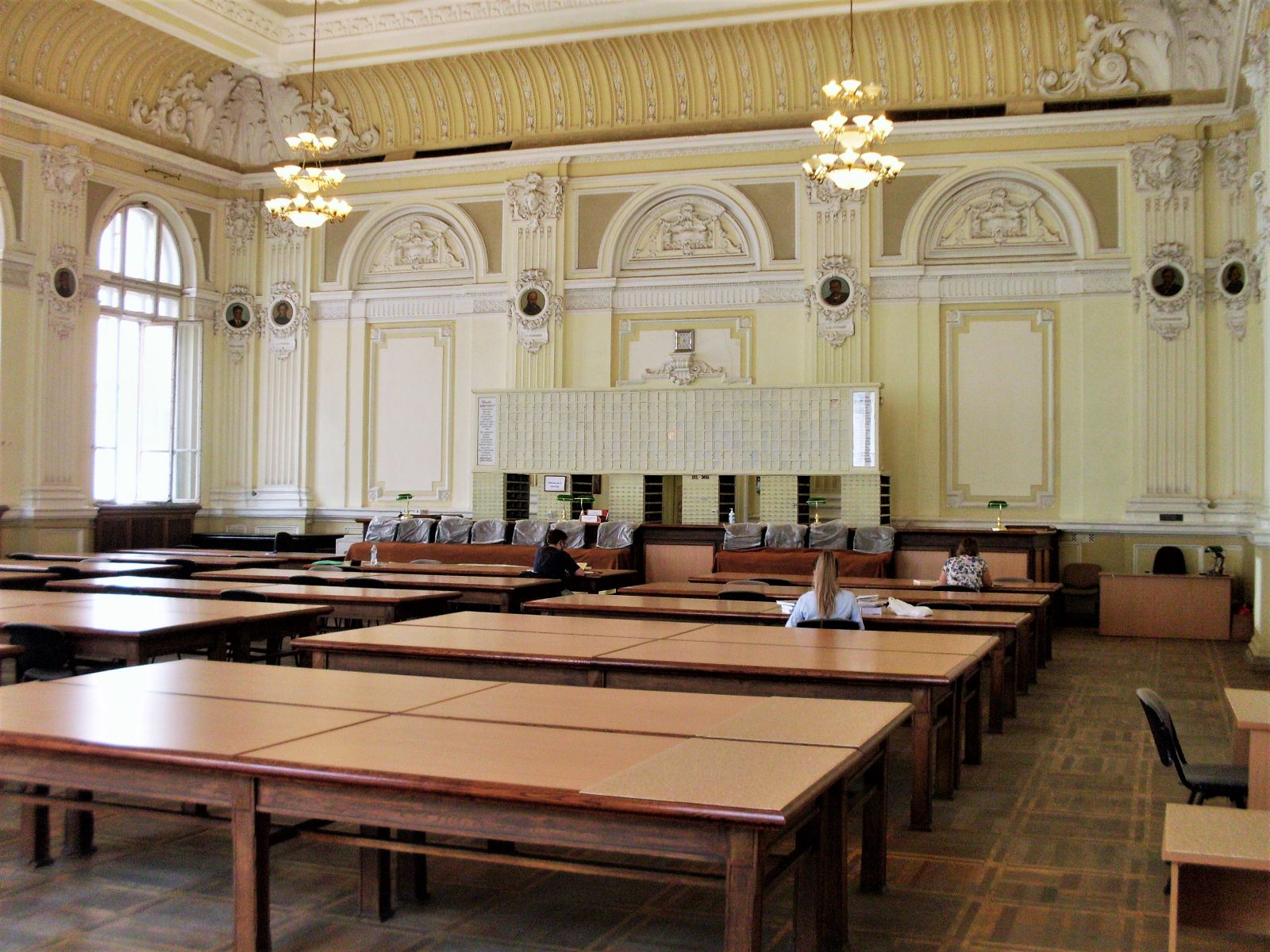 Саме у цій залі, добре відомій харківським історикам, сто років тому засідав Найвищий революційний трибунал УСРР