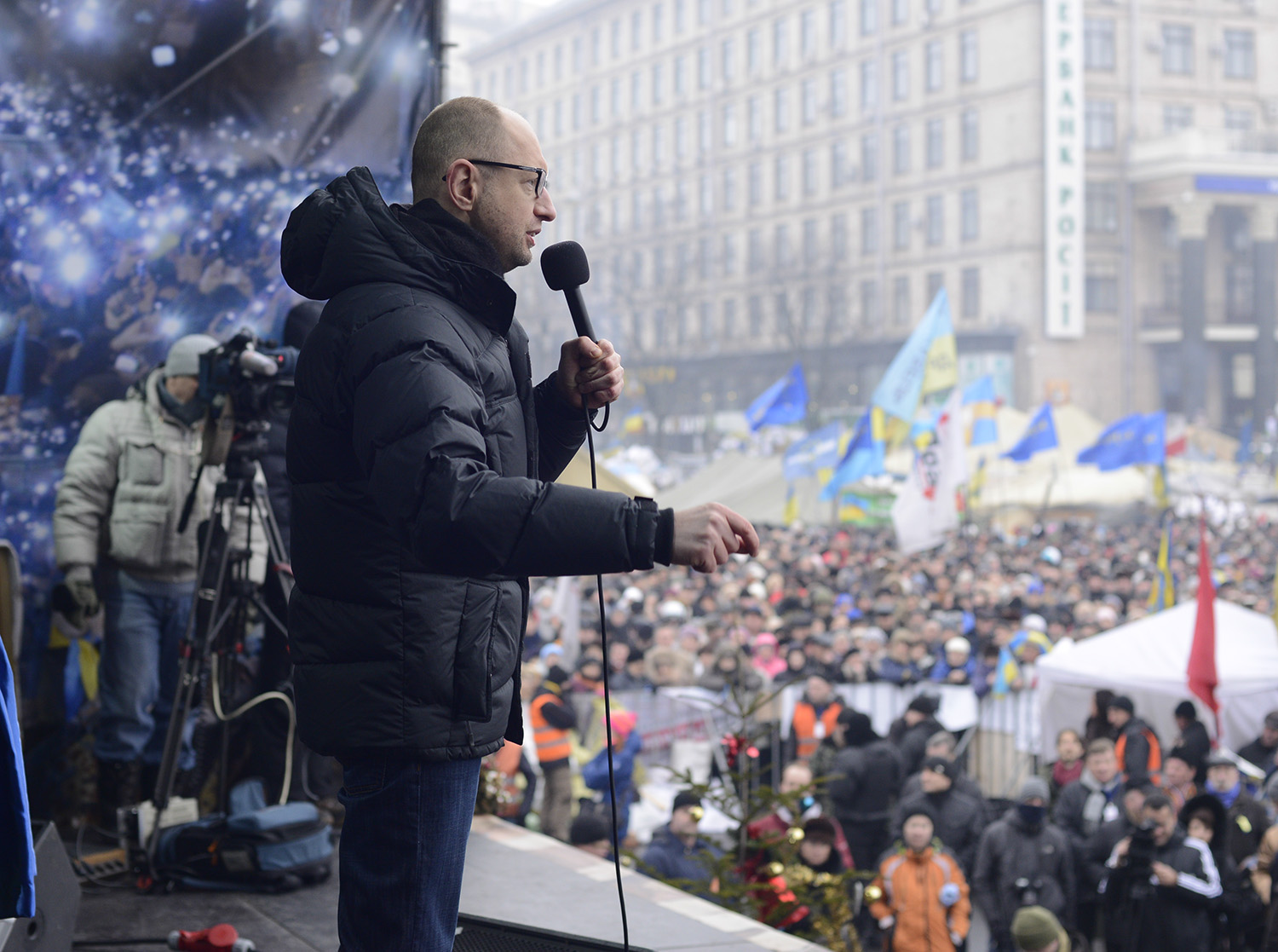 Яценюк на сцене Евромайдана