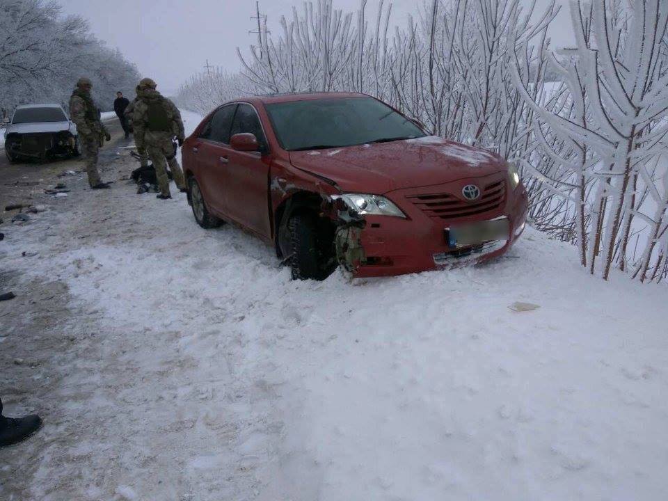 В полиции не сообщают, пострадал ли предприниматель.  На фото его автомобиль Toyota, который угнали нападавшие