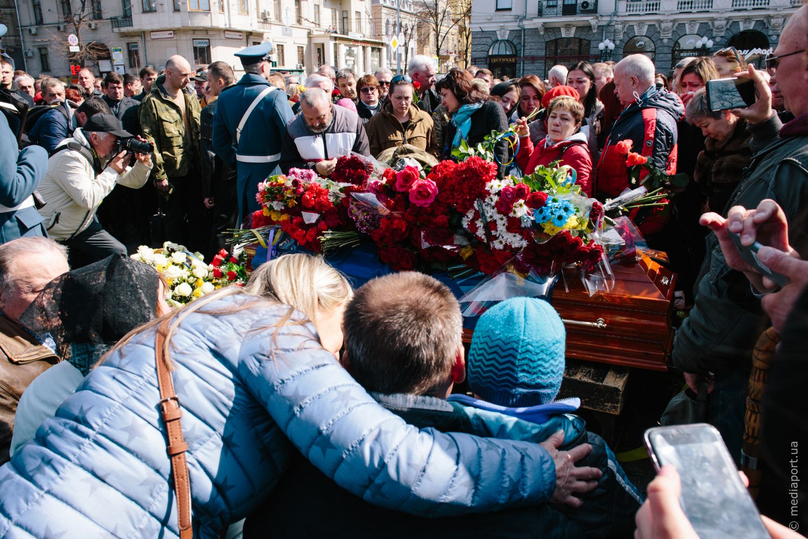 Прощання із Яною Червоною біля пам'ятника Тарасу Шевченку 4 квітня