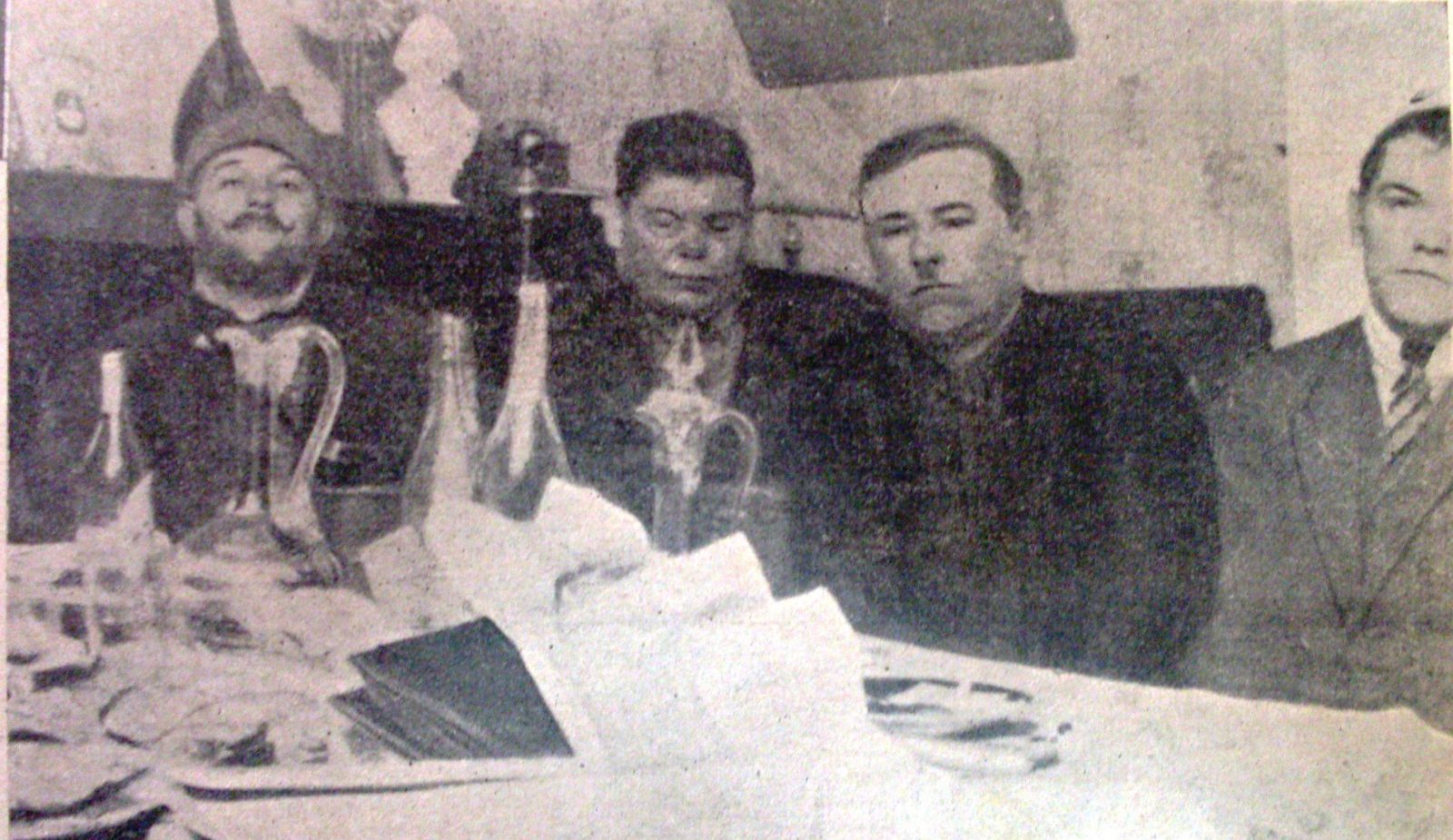 Друге ліворуч — обличчя радянського правосуддя. Суддю Сілакова взяли під час пиятики