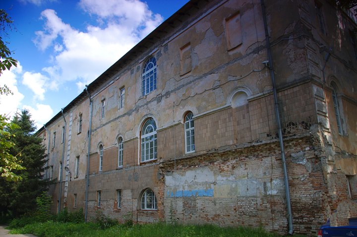 Штаб військових поселень у Чугуєві. Фото: zabytki.in.ua