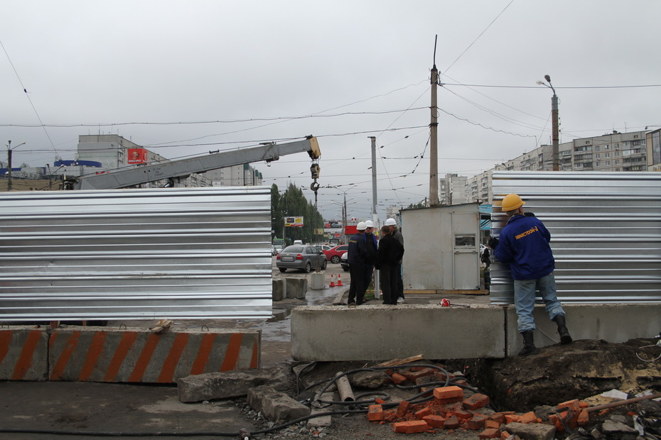 Перекрёсток улиц Академика Павлова и Героев Труда