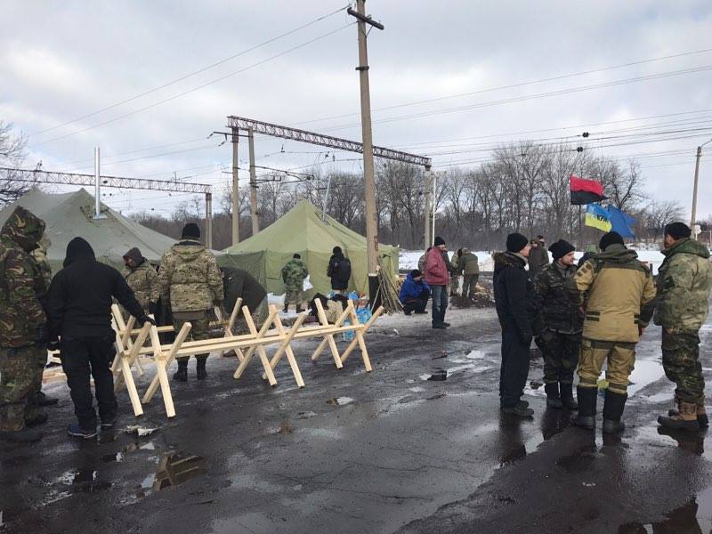 Точка блокирования на станции «Кривой Торец» в посёлке городского типа Щербиновка. Фото: Инна Вареница