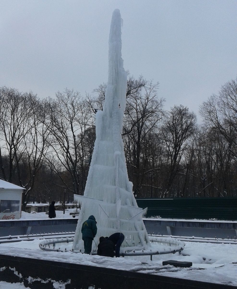 В саду Шевченко установили «ледяной фонтан» | MediaPort