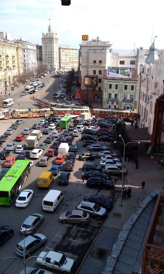 Площадь Розы Люксембург, 3 км от площади Руднева. Фото — Андрій Павловський, FB