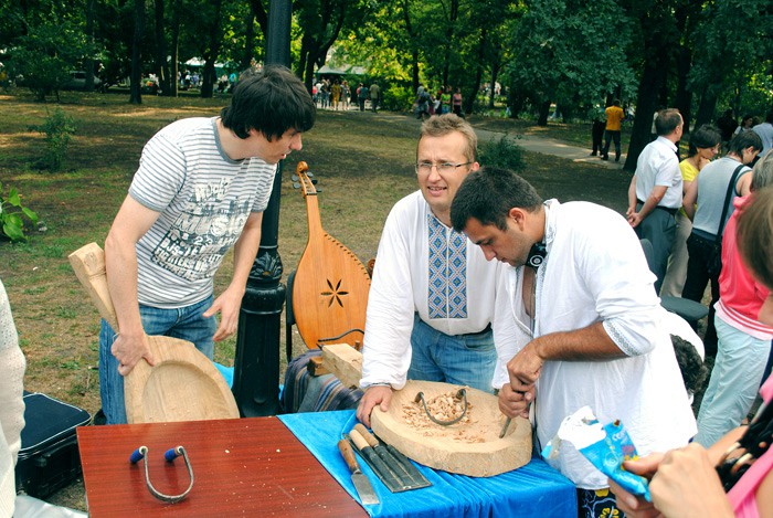 день Независмости, мастер-класс по изготовлению бандуры, 2011 год