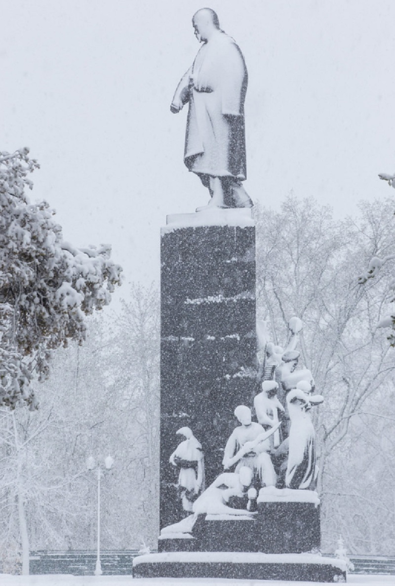 Пам'ятник Шевченку у Харкові у наші дні (квітень 2017). Фото Павла Пахоменка