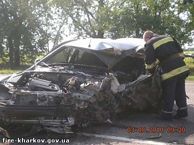 Зображення до:  На Киевской трассе Daewoo врезался в грузовик (фото)