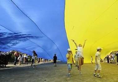 Зображення до:  День независимости Украины в Москве, Чикаго, Брюсселе