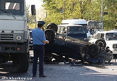 Зображення до:  Три автомобиля и автобус. Подробности ДТП на Московском проспекте в Харькове