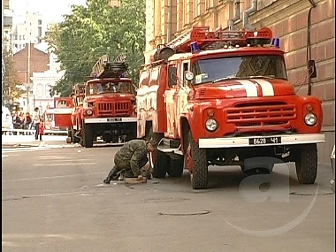 Зображення до:  В центре Харькова сгорел внедорожник