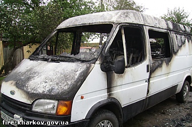 Зображення до:  В Изюме во время ремонта сгорели две машины