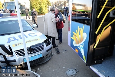 Зображення до:  Колесников попал в ДТП: на автобусе протаранил автомобиль ГАИ (фото)