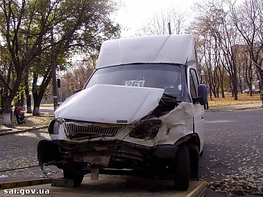 Зображення до:  В Харькове «восьмёрка» врезалась в маршрутку, пострадали 7 человек