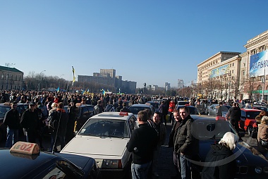 Зображення до:  Смешалось все: машины, люди, Гондурас. Протесты против Налогового кодекса  (фото, исправлено)