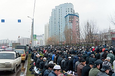 Зображення до:  Москва остановилась: мусульмане празднуют Курбан-Байрам (фото, видео)