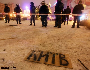 Зображення до:  За повреждение гранитной плитки на Майдане возбудили уголовное дело