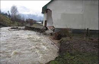 Зображення до:  На Закарпатье отступает вода