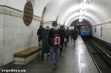 Зображення до:  В киевском метро погибла  женщина