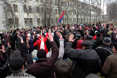 Зображення до:  Протест переносится. Заводчане разошлись – до завтра