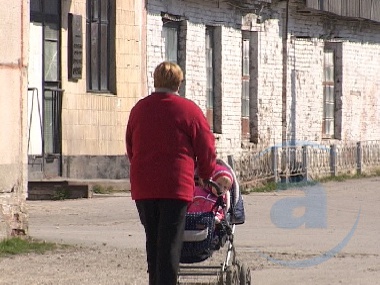 Зображення до:  Помощь при рождении ребенка увеличена