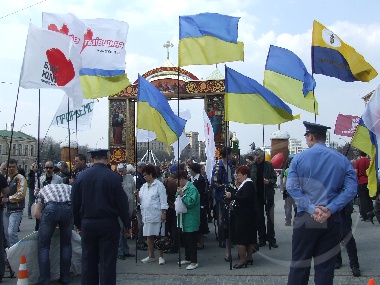 Зображення до:  На фоне яиц поддержали Луценко