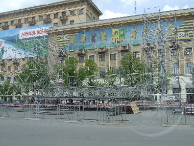 Зображення до:  Сцена в церковном стиле, Гришко, Березовский и Злата Огневич