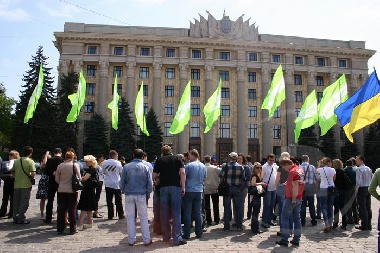 Зображення до:  Гневались на власть, топтали коробки