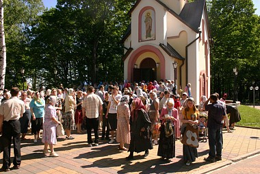 Зображення до:  Крестный ход под Харьковом, крестный полет – над Харьковом