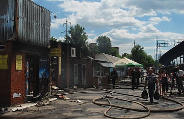 Зображення до:  Пожар на «Леваде»: кафе и магазин сгорели, жертв нет