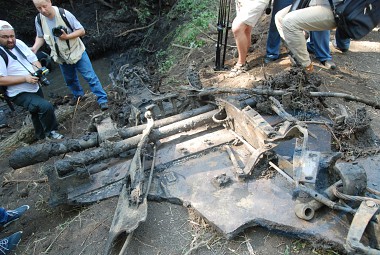 Зображення до:  Под Змиёвом откопали танк