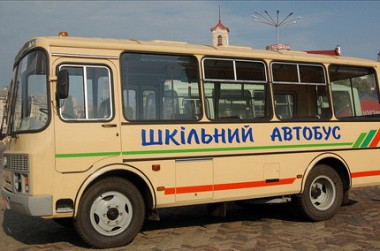 Зображення до:  Десять районов Харьковской области получили новые школьные автобусы