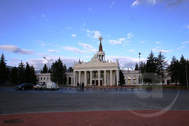 Зображення до:  Водка, огурчики, «…московских окон негасимый свет». Как встречали Платини